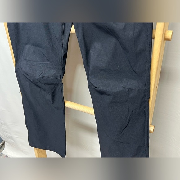 EDDIE BAUER Men’s Navy blue flat front pants size 34/32. - Picture 5 of 12